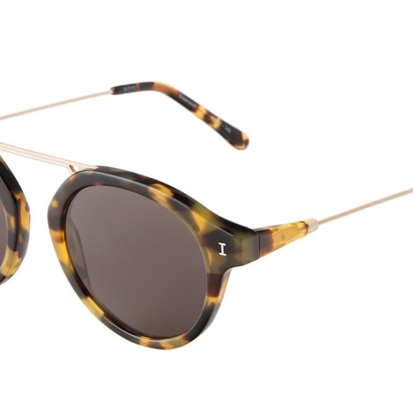 Illesteva Greenwich Sunglasses Tortoise with Grey